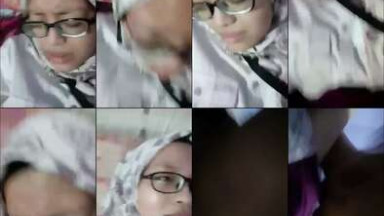 Hijab Kacamata ngewe sama temen --